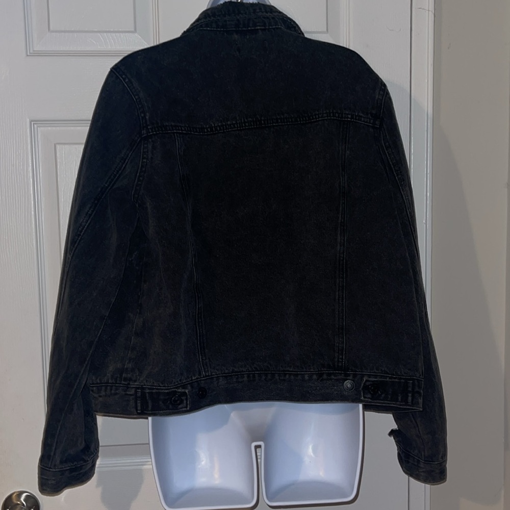 Distressed jean jacket - Picture 4 of 10